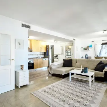 Продажа апартаментов на среднем этаже в Río Real