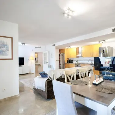 Продажа апартаментов на среднем этаже в Río Real