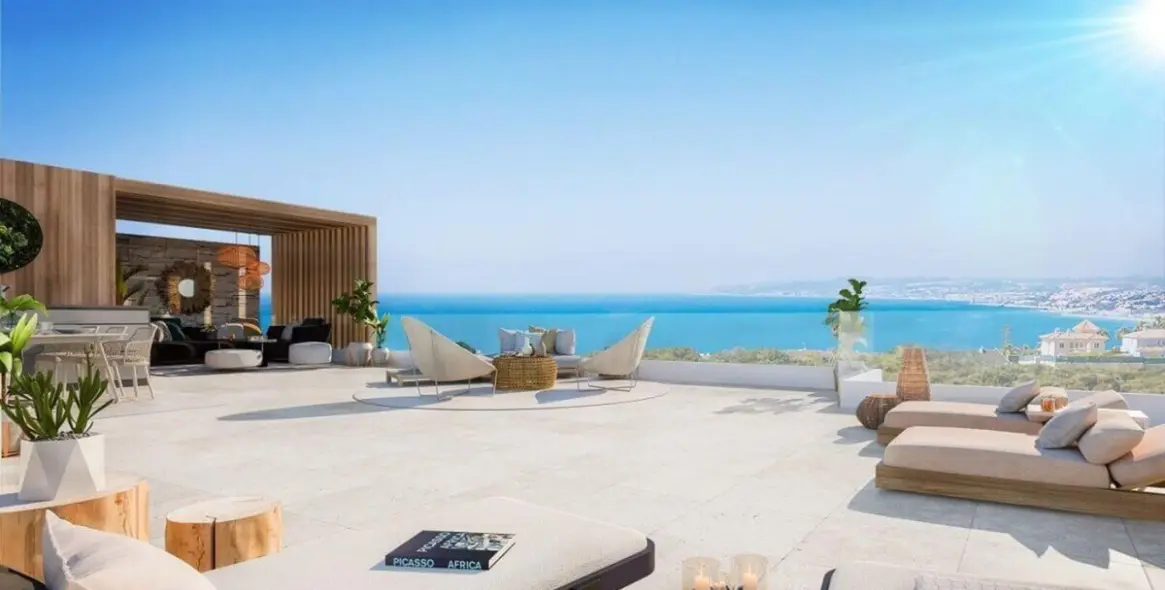 Sale of middle floor apartment in Estepona 1