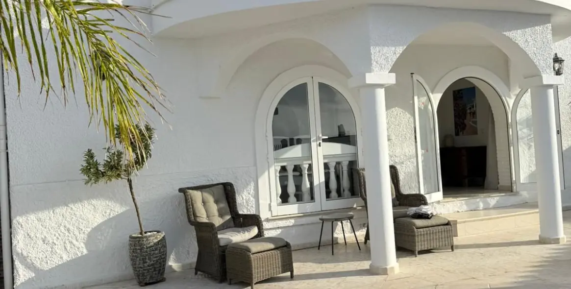 Sale of detached villa in La Capellania 3