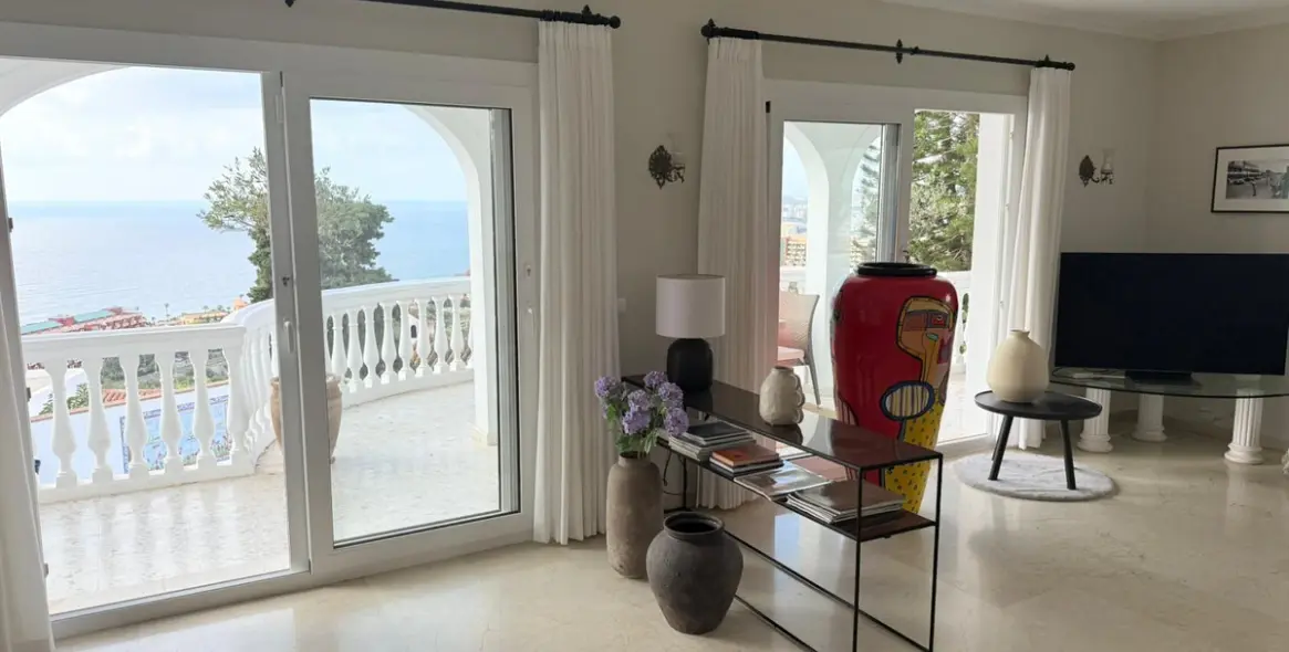 Sale of detached villa in La Capellania 7