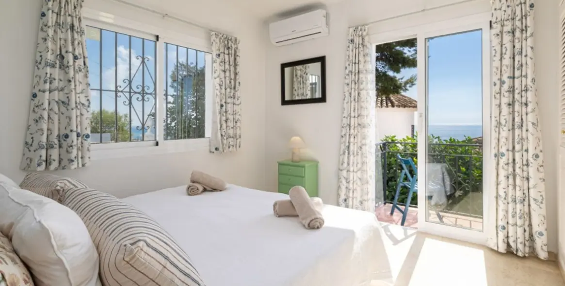 Sale of detached villa in La Capellania 10