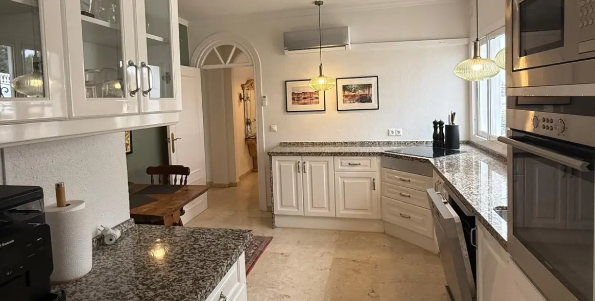 Sale of detached villa in La Capellania 12