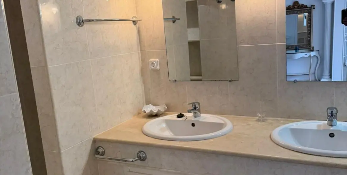 Sale of detached villa in La Capellania 15