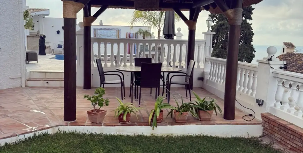 Sale of detached villa in La Capellania 18