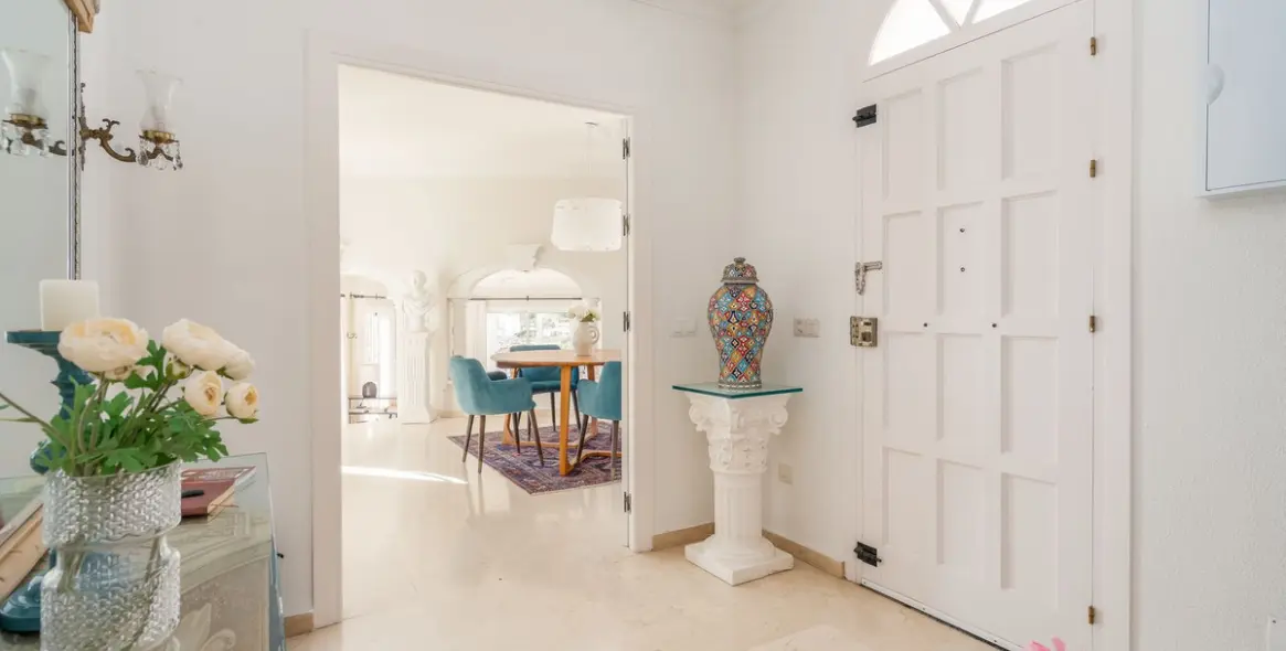 Продажа  отдельно стоящей виллы в La Capellania 12