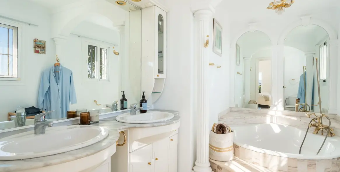 Продажа  отдельно стоящей виллы в La Capellania 17