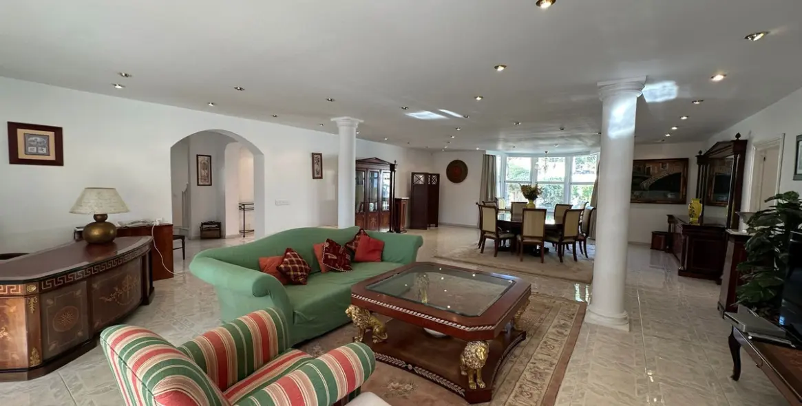 Продажа  отдельно стоящей виллы в Marbesa 3