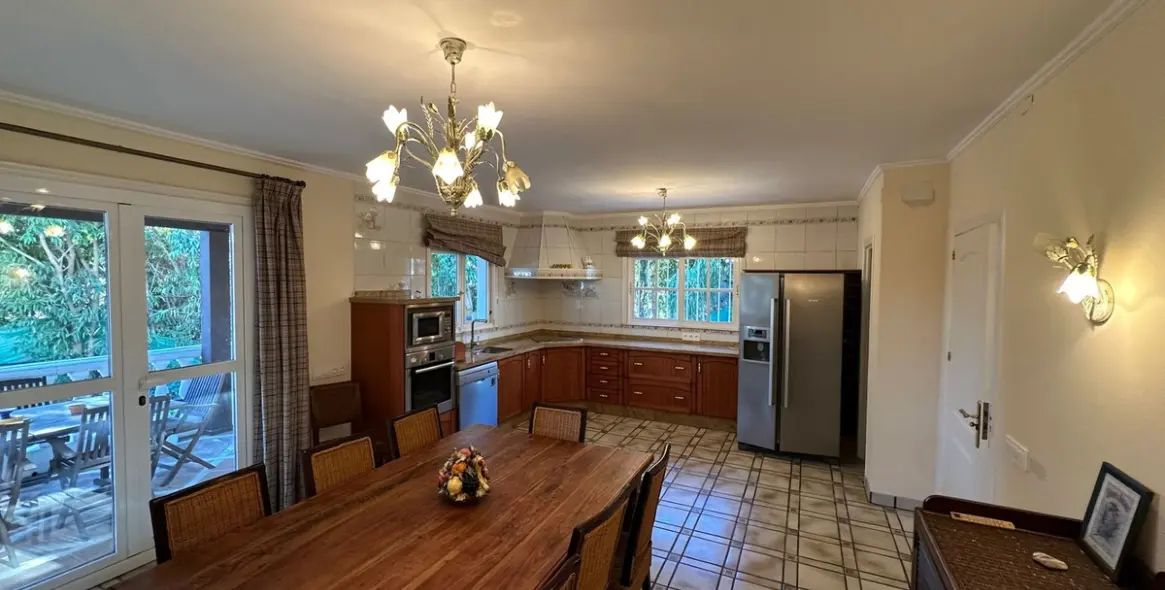 Продажа  отдельно стоящей виллы в Marbesa 5