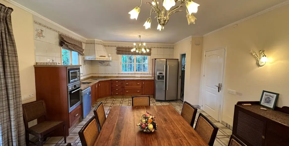 Продажа  отдельно стоящей виллы в Marbesa 6