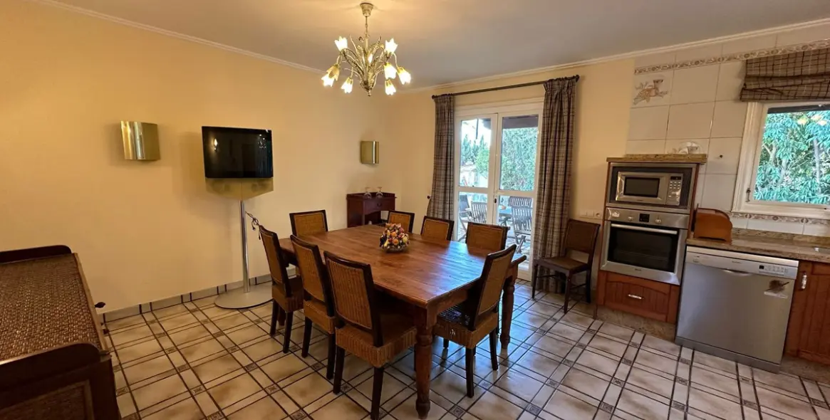 Продажа  отдельно стоящей виллы в Marbesa 10