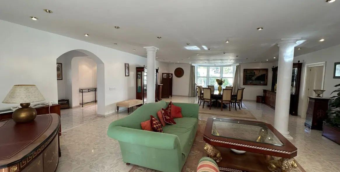 Продажа  отдельно стоящей виллы в Marbesa 11