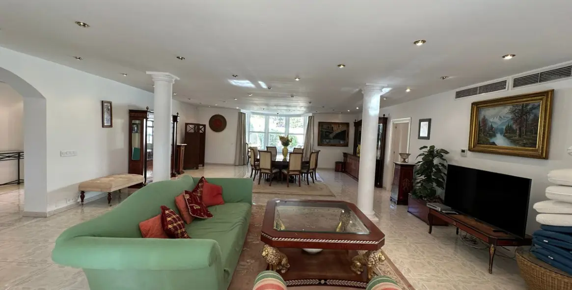 Продажа  отдельно стоящей виллы в Marbesa 12