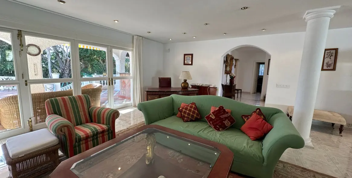 Продажа  отдельно стоящей виллы в Marbesa 13