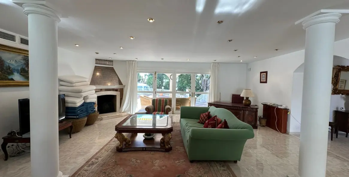 Продажа  отдельно стоящей виллы в Marbesa 14