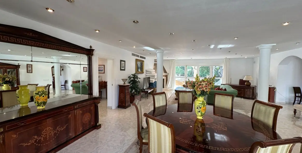 Продажа  отдельно стоящей виллы в Marbesa 15