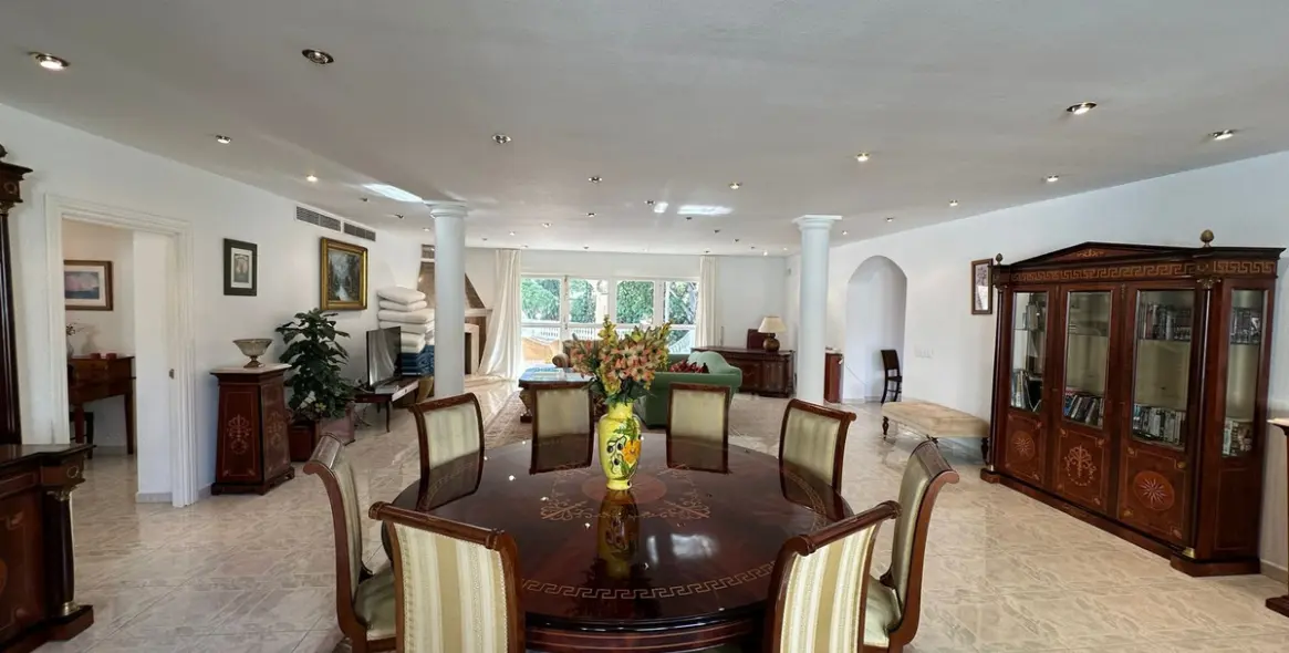 Продажа  отдельно стоящей виллы в Marbesa 16