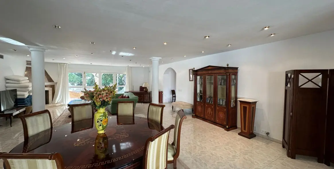 Продажа  отдельно стоящей виллы в Marbesa 17