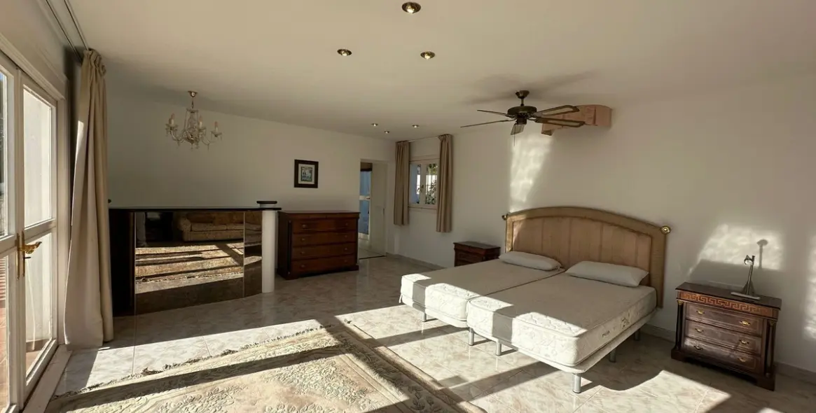 Продажа  отдельно стоящей виллы в Marbesa 19