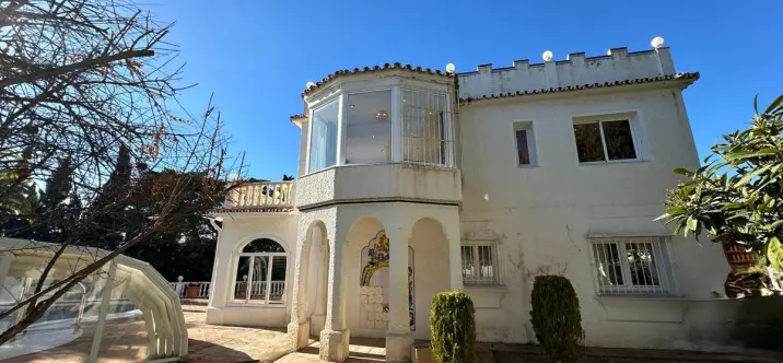 Sale of detached villa in Marbesa 0