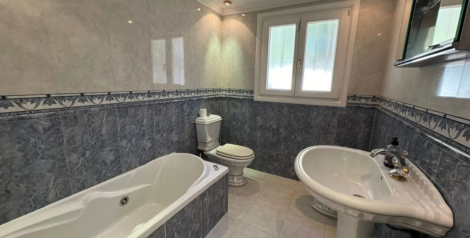 Sale of detached villa in Marbesa 32