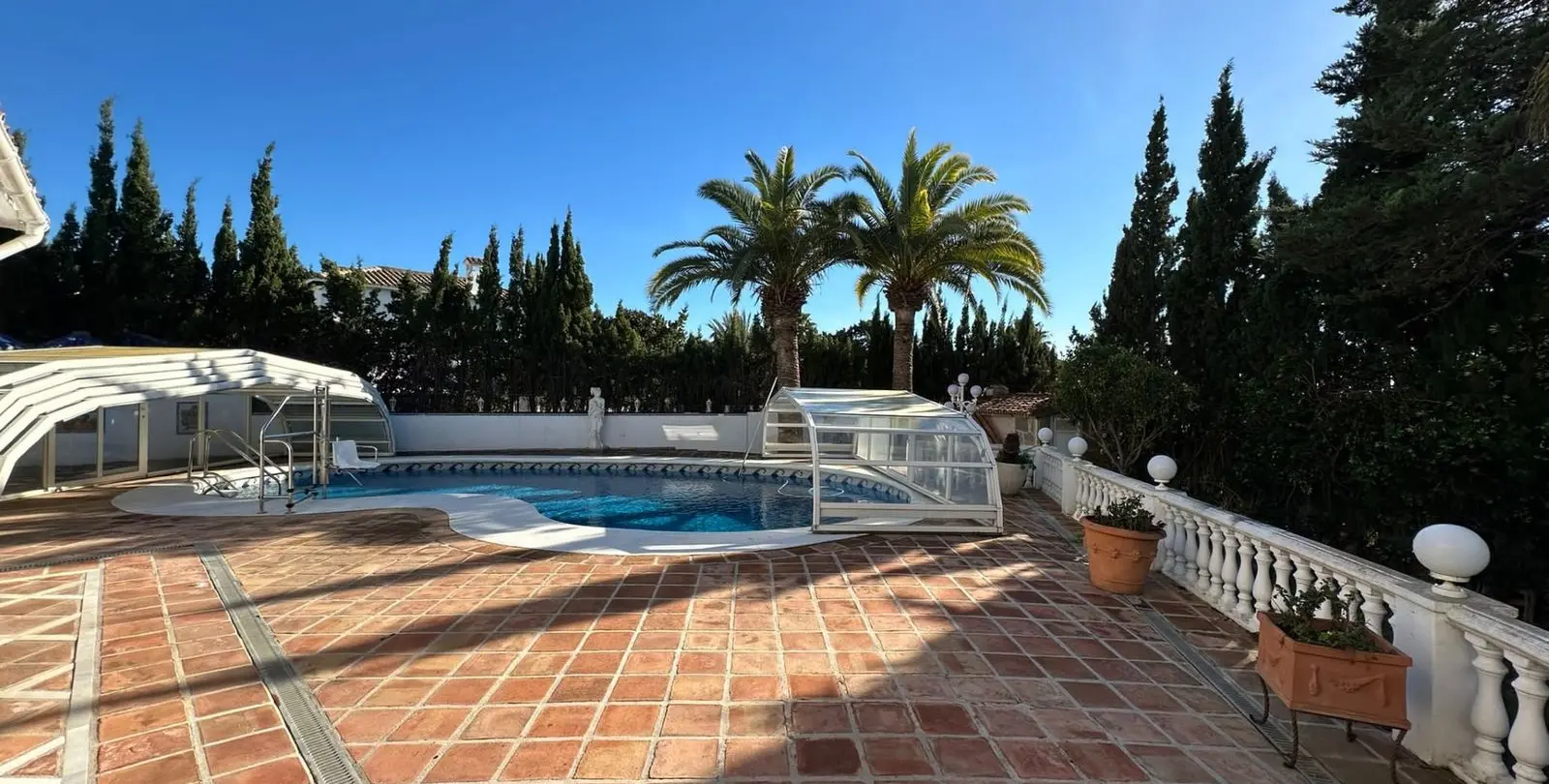 Sale of detached villa in Marbesa 35
