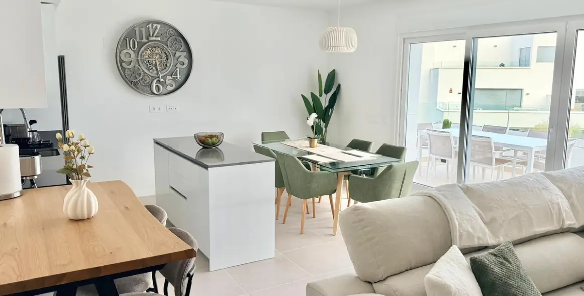 Short-term rent of middle floor apartment in Estepona 3