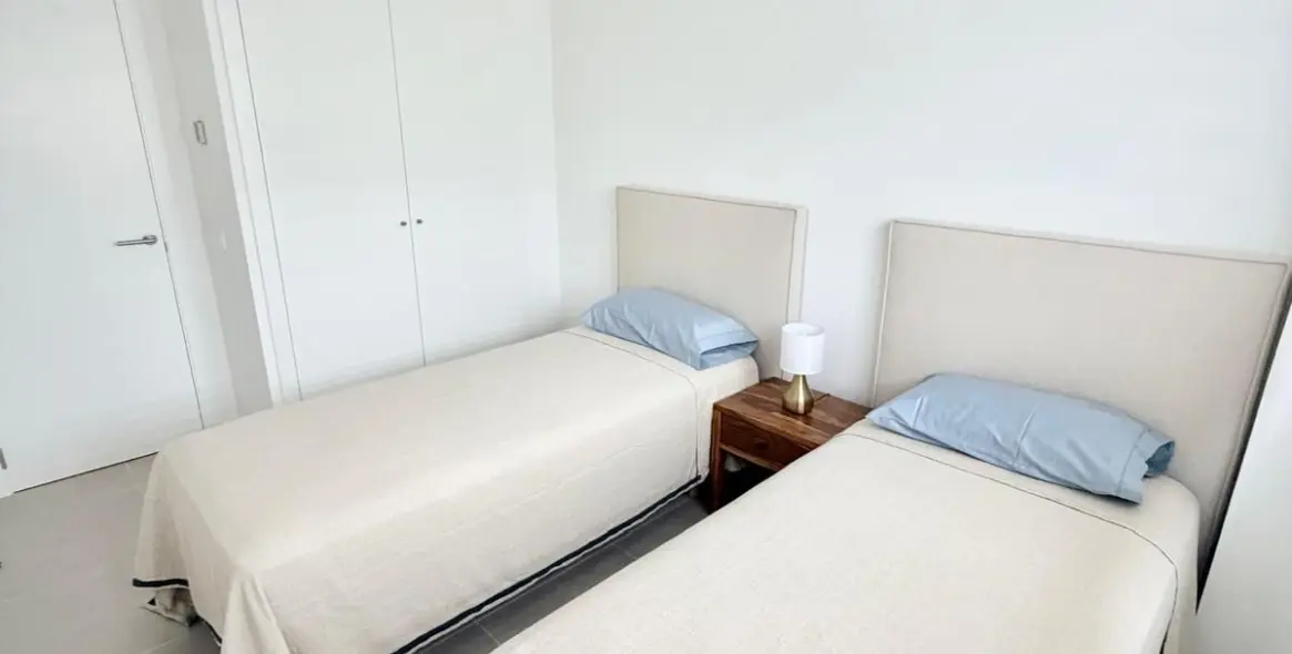 Short-term rent of middle floor apartment in Estepona 4