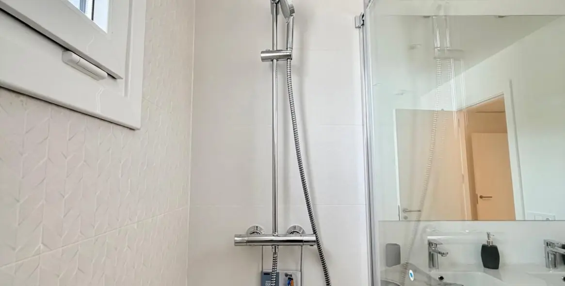 Short-term rent of middle floor apartment in Estepona 9