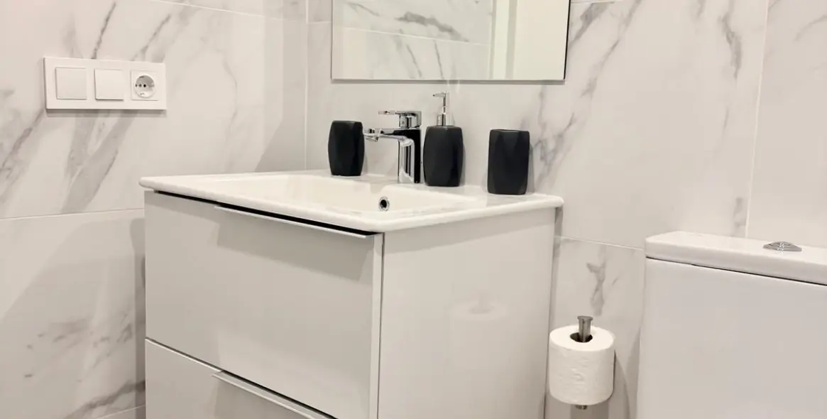 Short-term rent of middle floor apartment in Estepona 10