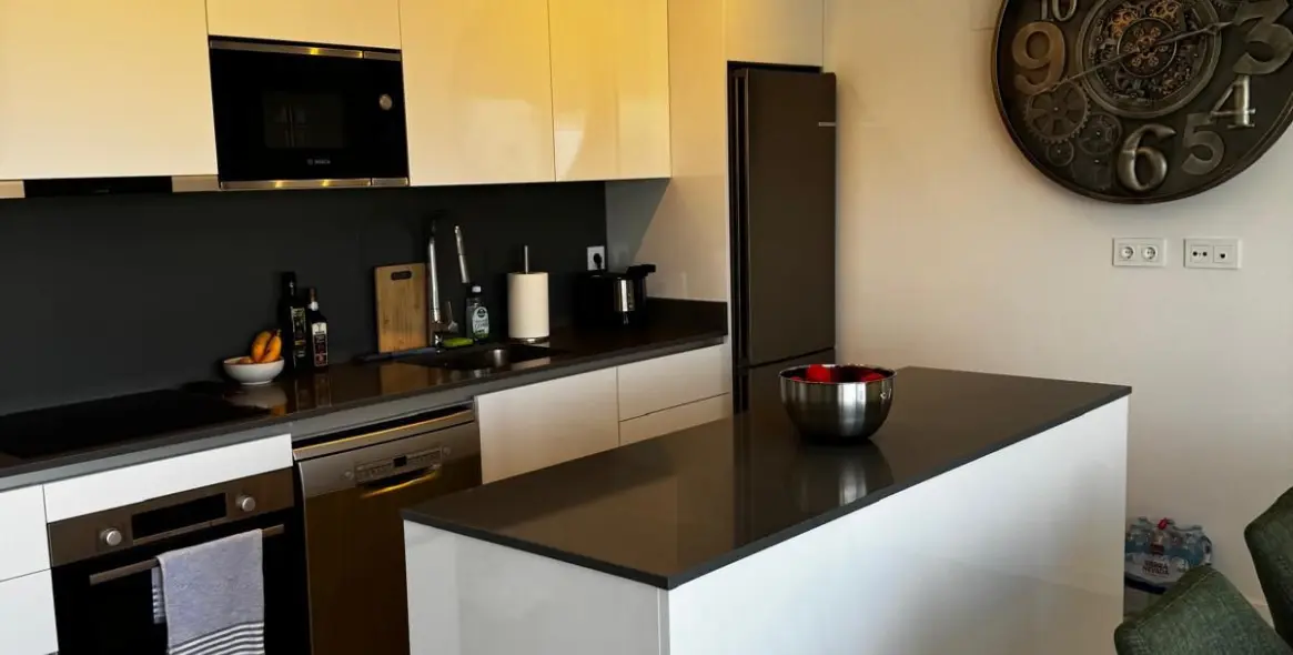 Short-term rent of middle floor apartment in Estepona 11