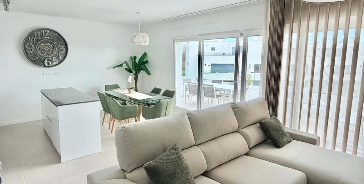 Short-term rent of middle floor apartment in Estepona 13