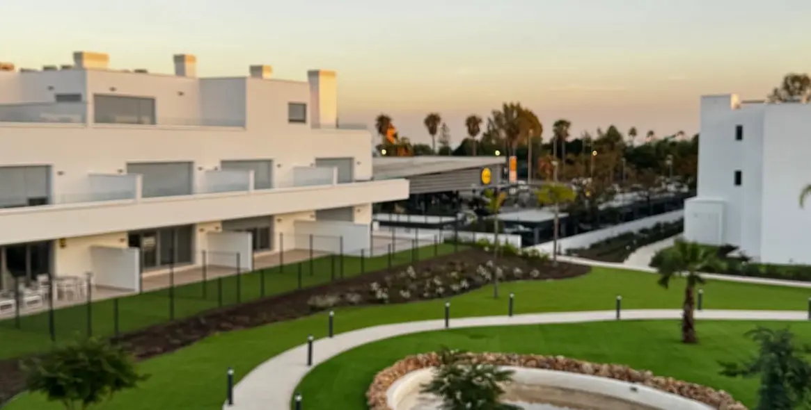 Short-term rent of middle floor apartment in Estepona 15