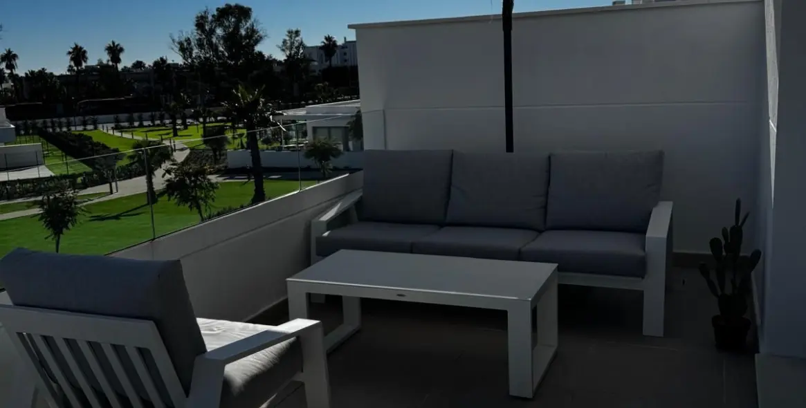 Short-term rent of middle floor apartment in Estepona 20