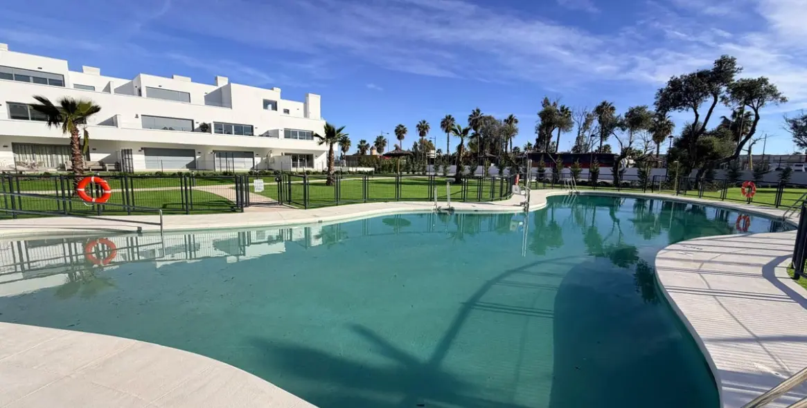 Краткосрочная аренда апартаментов на среднем этаже в Estepona 1