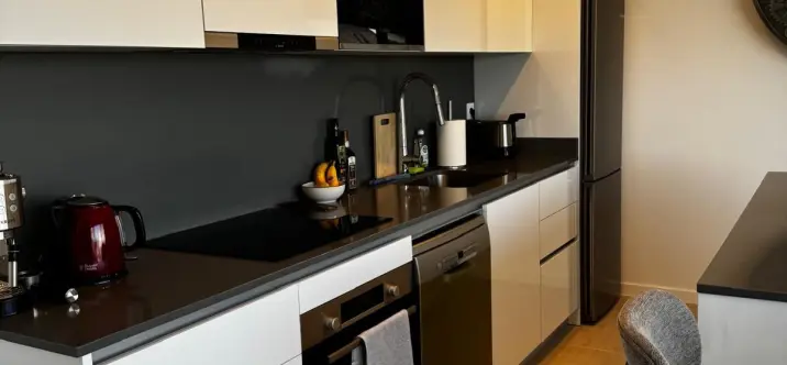 Alquiler a corto plazo de apartamento en planta media en Estepona 4