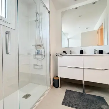 Долгосрочная аренда апартаментов на среднем этаже в Estepona