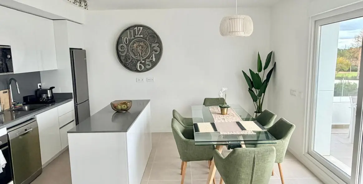 Краткосрочная аренда апартаментов на среднем этаже в Estepona 24