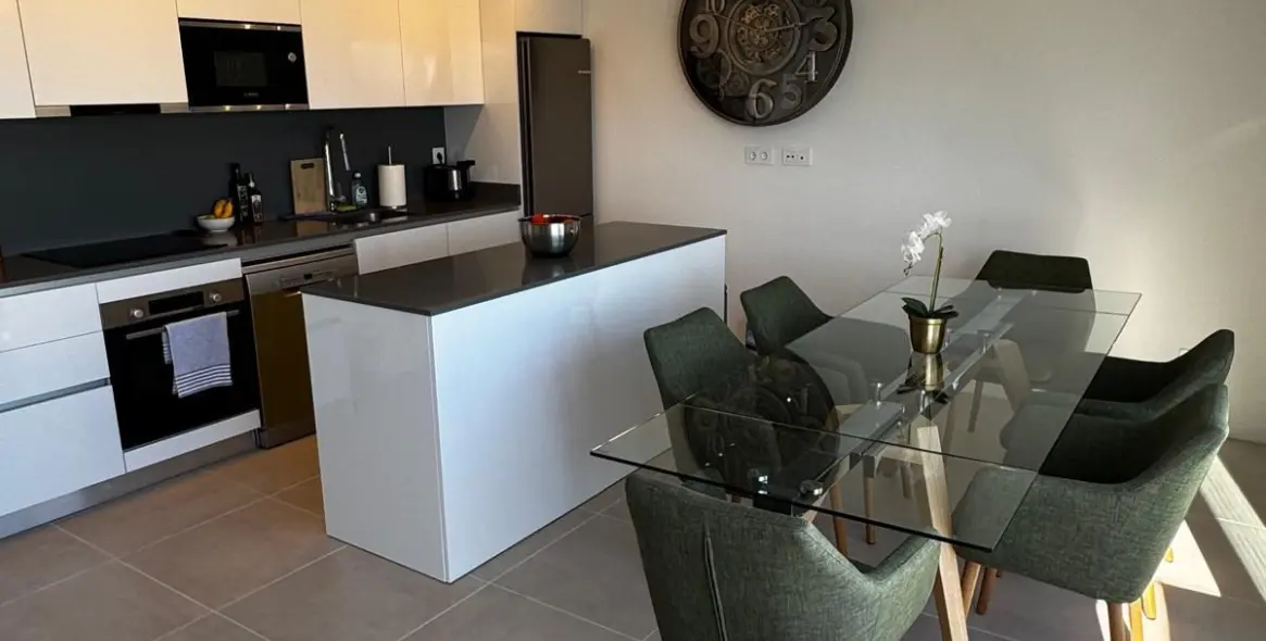 Краткосрочная аренда апартаментов на среднем этаже в Estepona 28