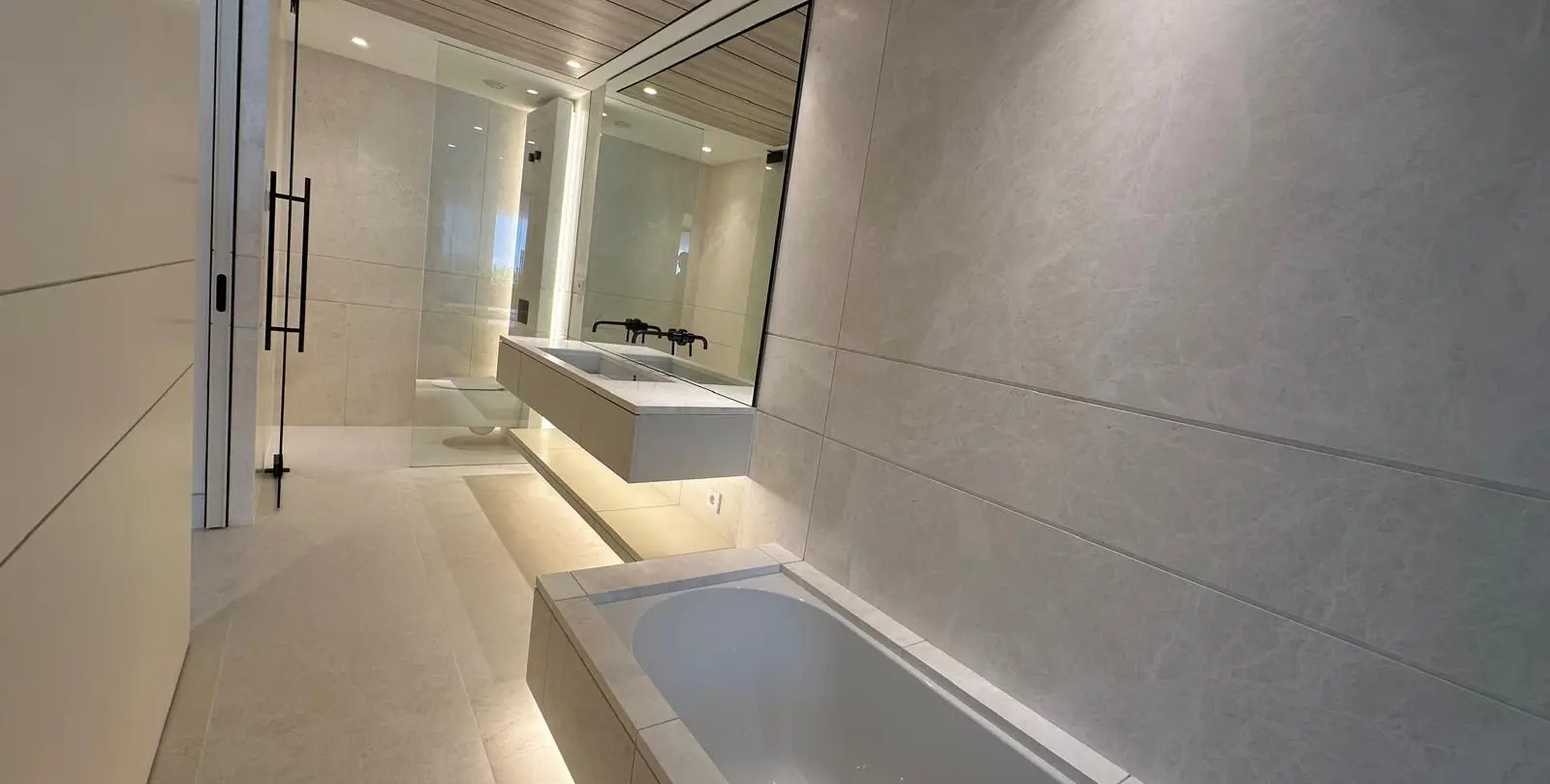 Sale of ground floor apartment in The Golden Mile 14