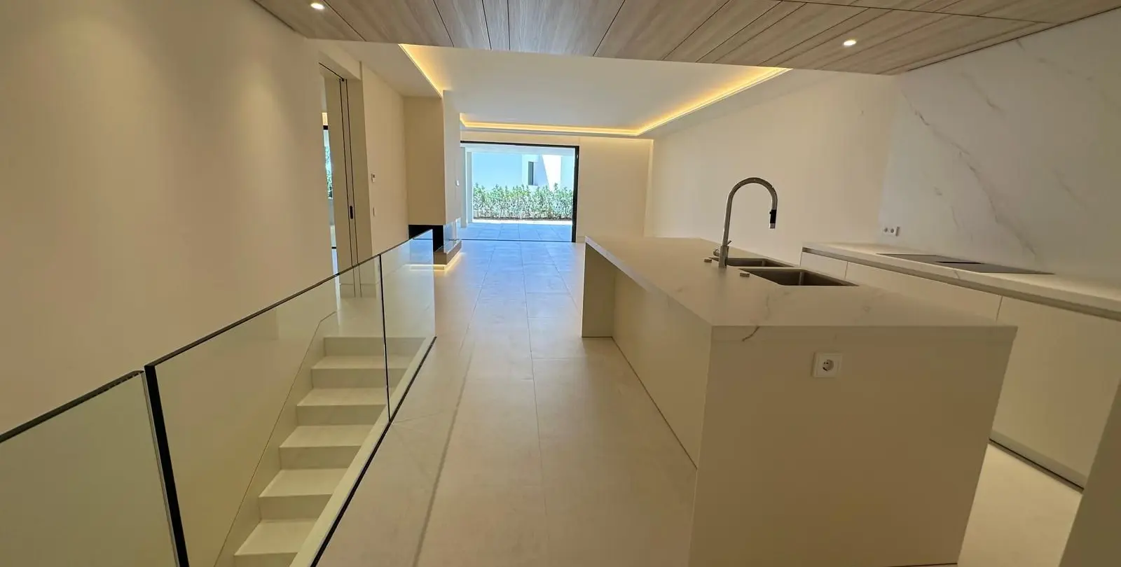 Sale of ground floor apartment in The Golden Mile 16
