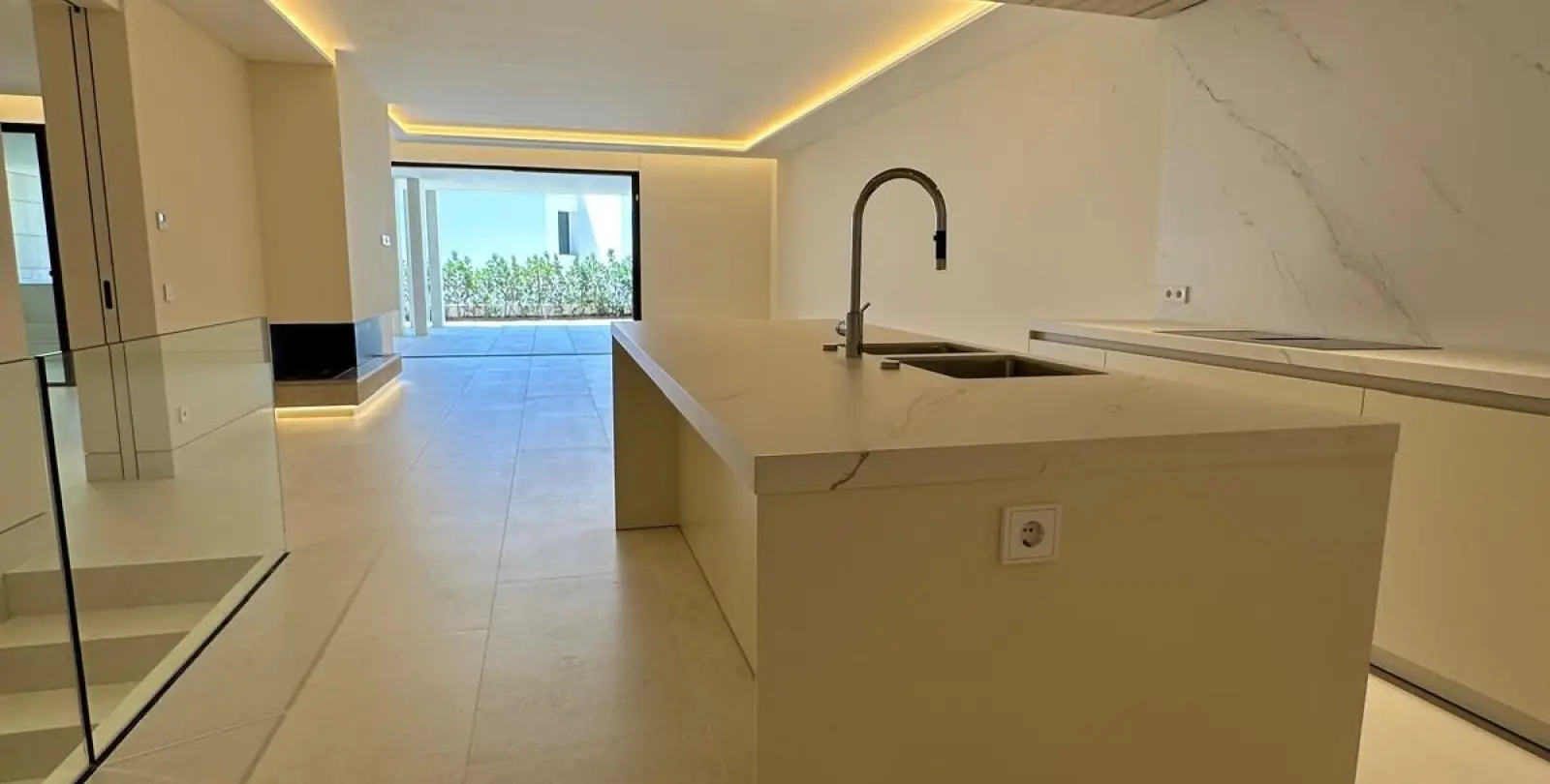 Sale of ground floor apartment in The Golden Mile 18