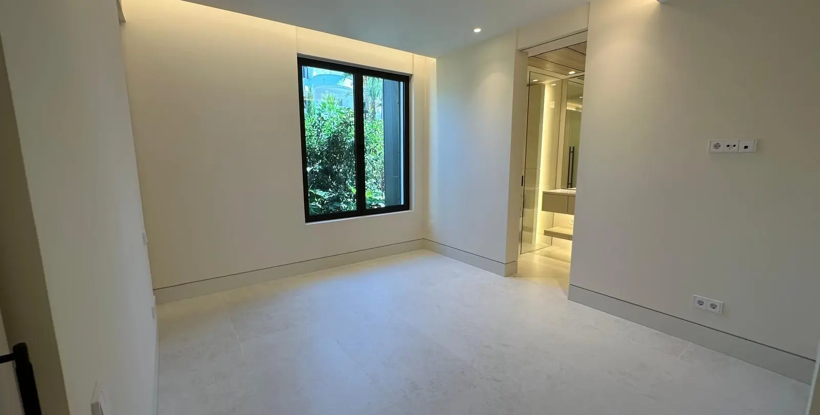 Sale of ground floor apartment in The Golden Mile 20