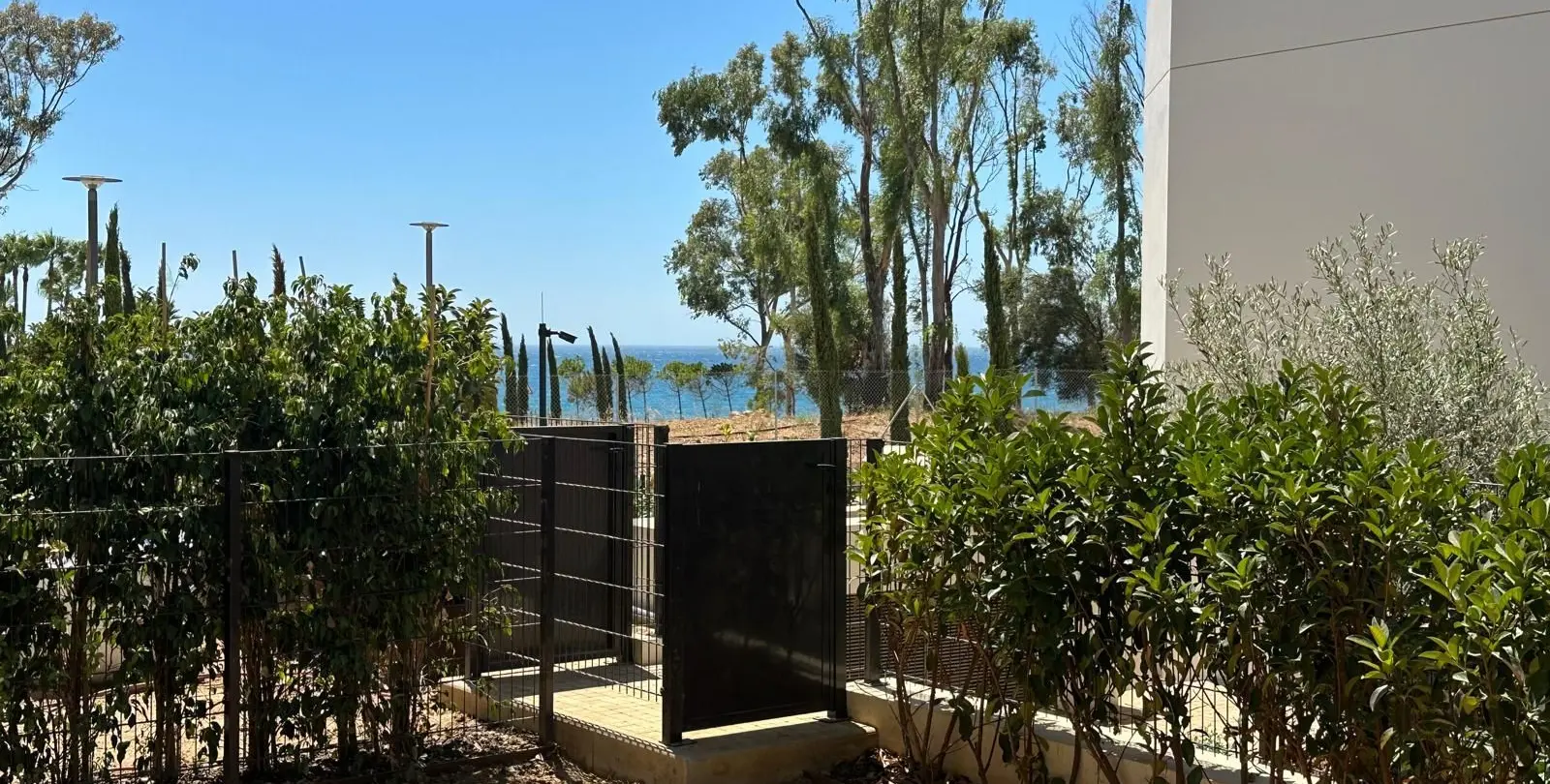 Sale of ground floor apartment in The Golden Mile 23