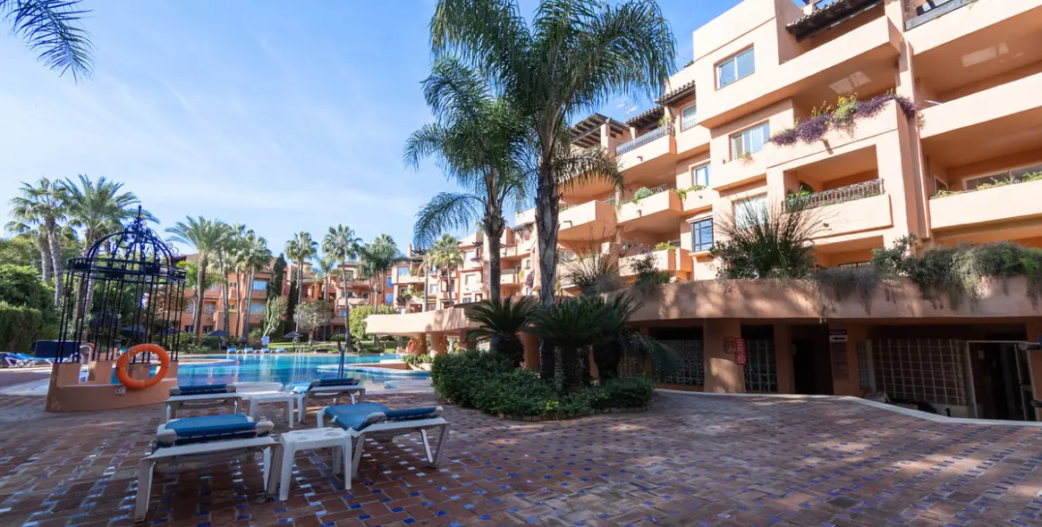 Долгосрочная аренда апартаментов на первом этаже в The Golden Mile 18