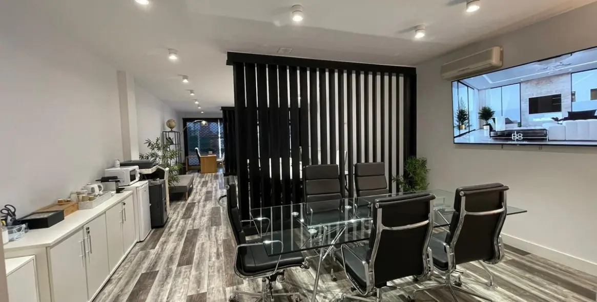 Alquiler a largo plazo de oficina en Cancelada 12