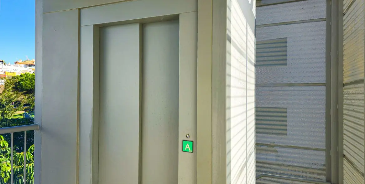 Venta de ático en Caleta de Vélez 6