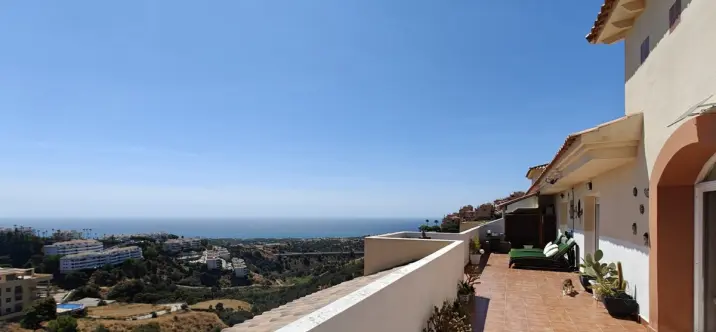 Venta de ático en Riviera del Sol 0