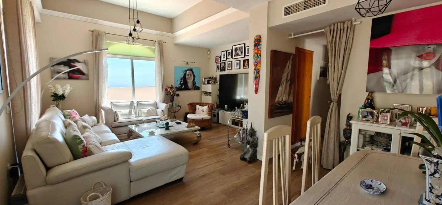 Sale of penthouse in Calahonda 2