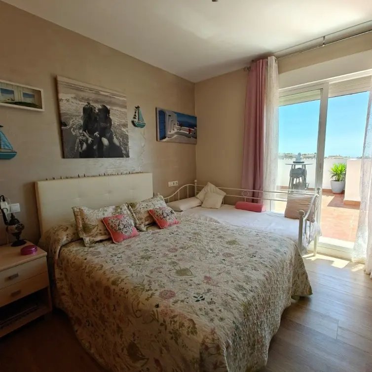 Sale of penthouse in Calahonda